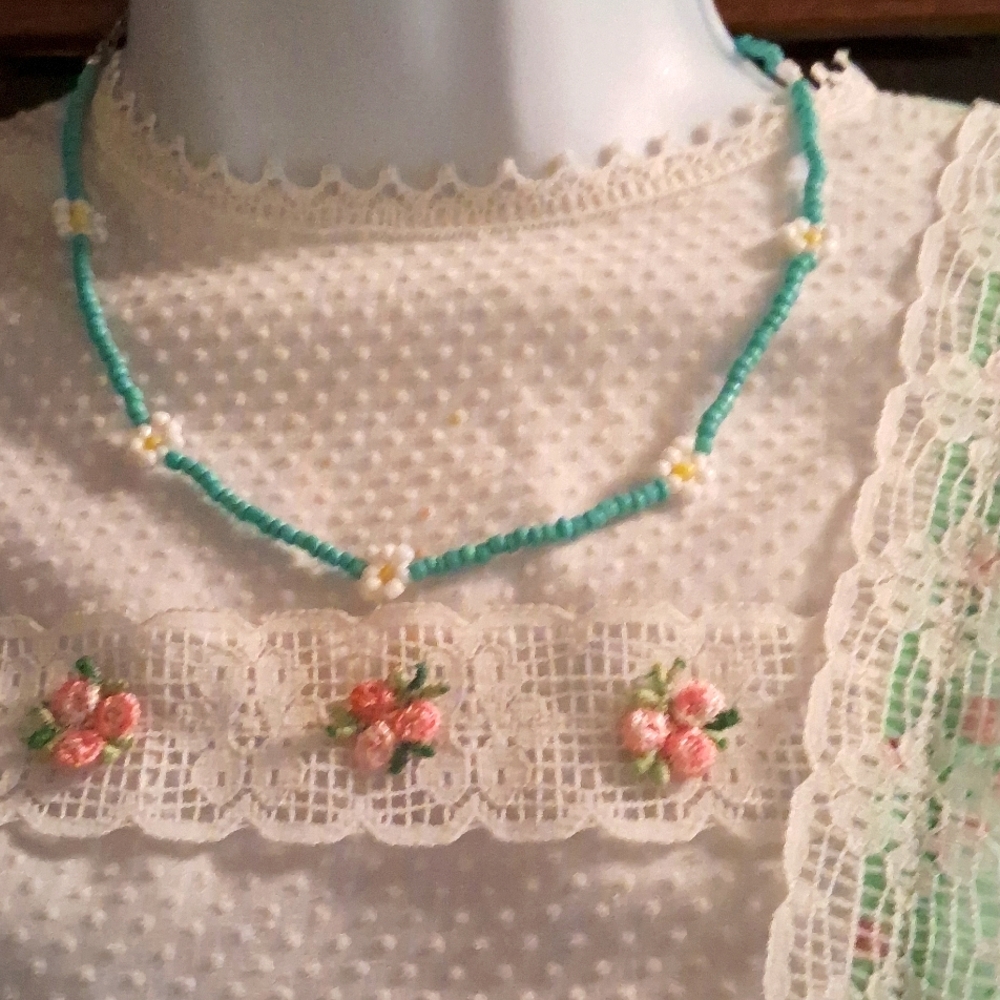 NWOT,Adorable,Mint Green with Tiny White Daisies,Handcrafted,Choker Necklace💚🤍